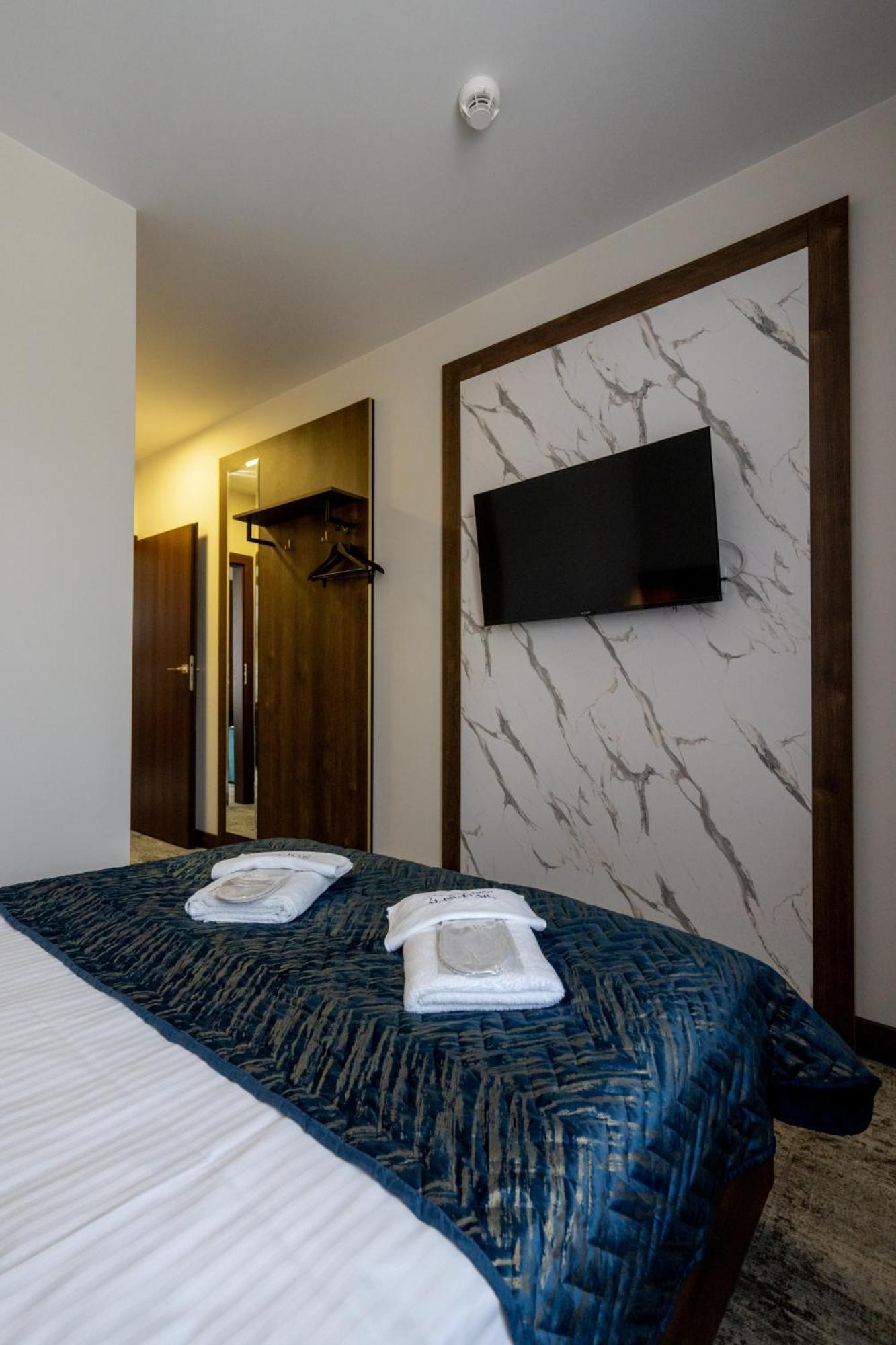 Sleep&Fly Okecie Warsaw Airport Bed and Breakfast Exteriör bild