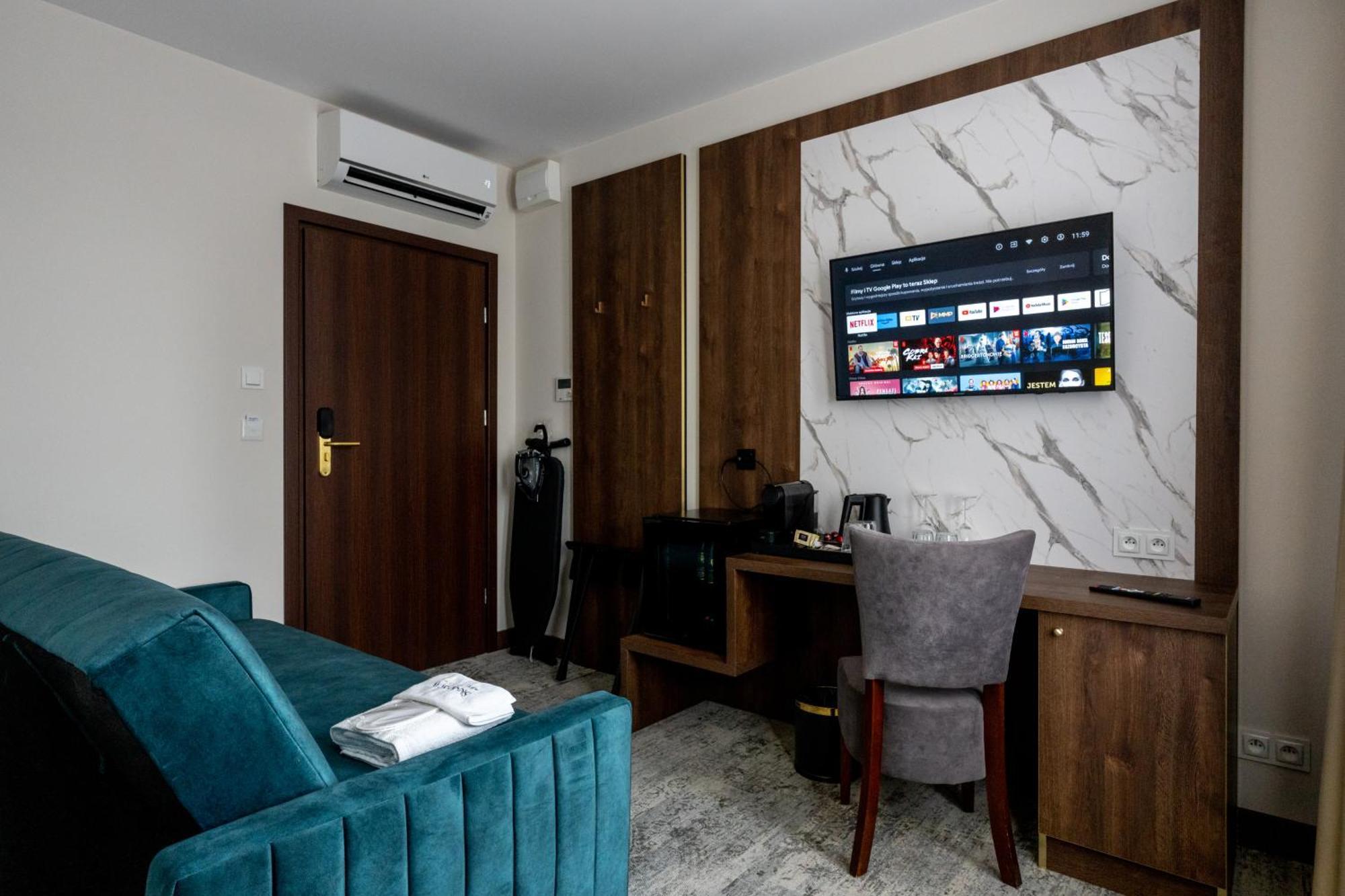 Sleep&Fly Okecie Warsaw Airport Bed and Breakfast Exteriör bild