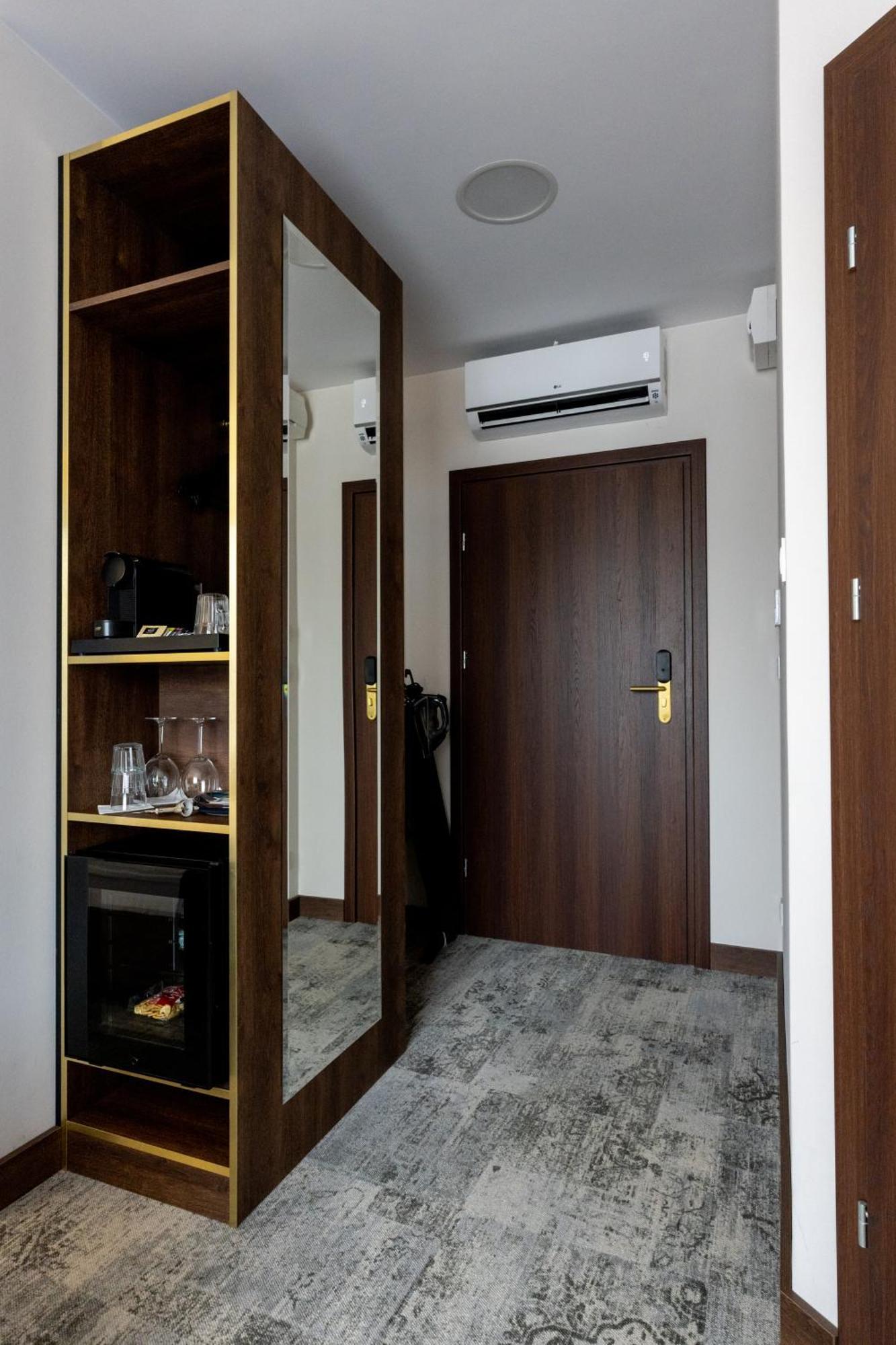 Sleep&Fly Okecie Warsaw Airport Bed and Breakfast Exteriör bild