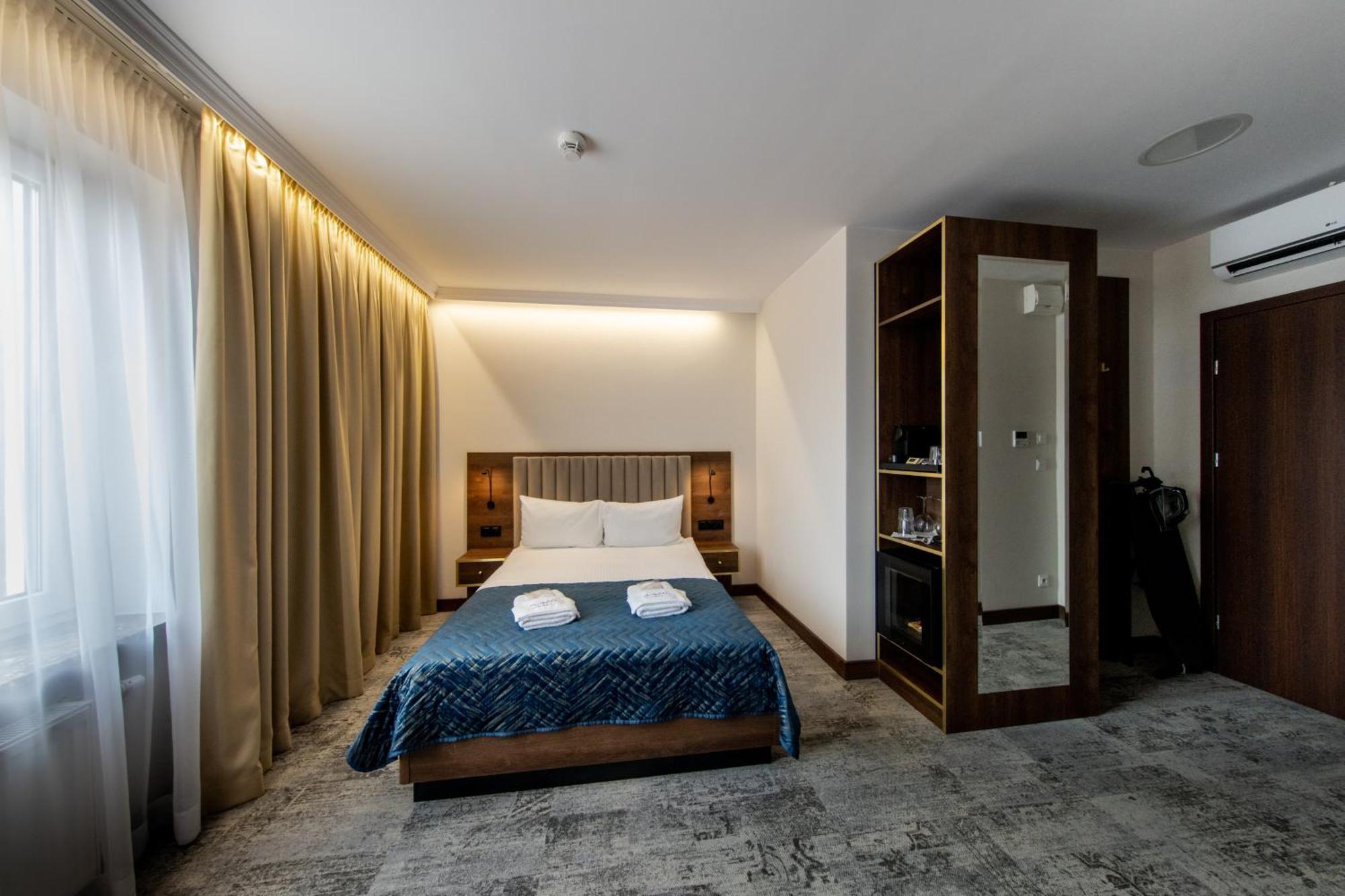 Sleep&Fly Okecie Warsaw Airport Bed and Breakfast Exteriör bild