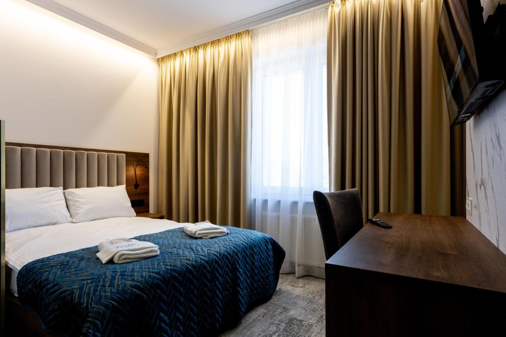 Sleep&Fly Okecie Warsaw Airport Bed and Breakfast Exteriör bild