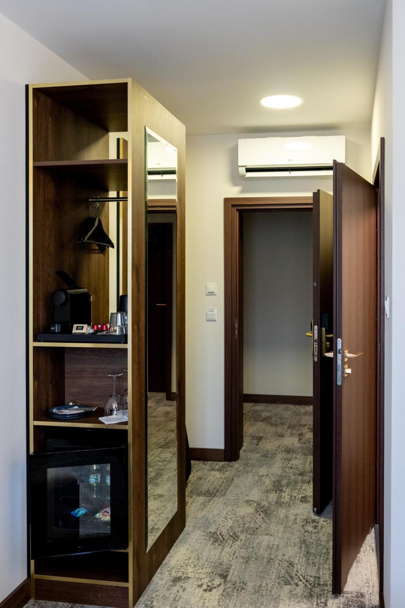 Sleep&Fly Okecie Warsaw Airport Bed and Breakfast Exteriör bild